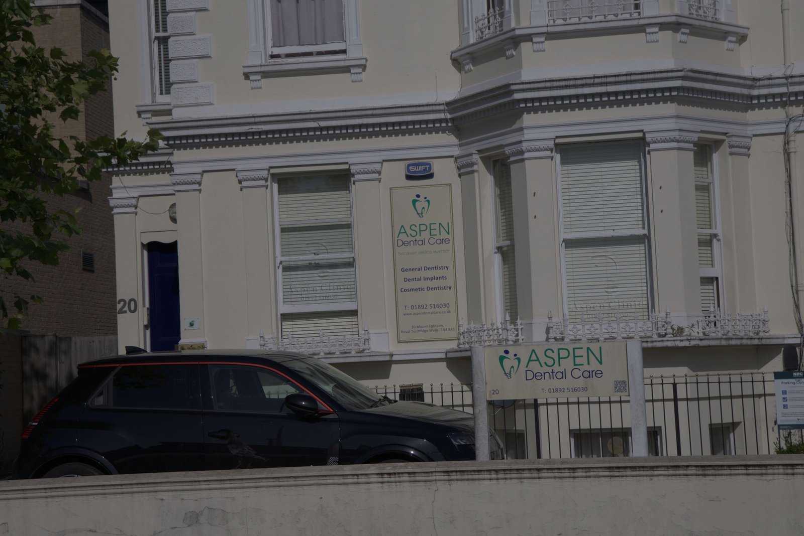 Aspen Dental Care building with dedicated patient parking at the front, 20 Mount Ephraim