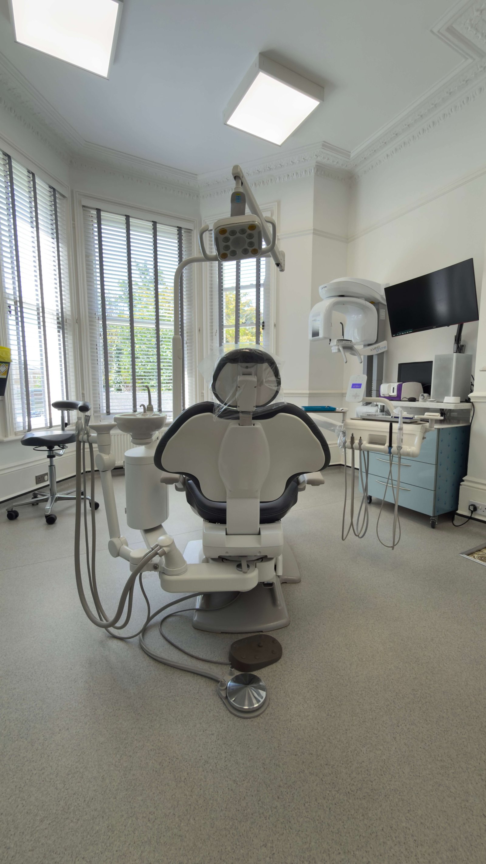 Treatment room with CBCT scanner and dental chair